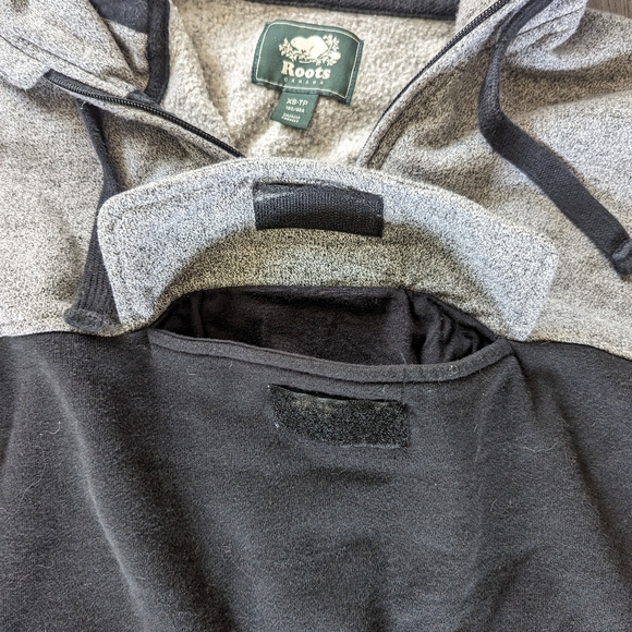 Roots- Grey and Black Sweater - XS - Picture 4 of 6